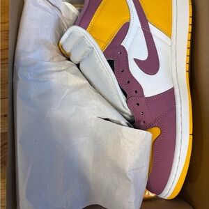 Multicolor High-Top Sneakers Jordan’s